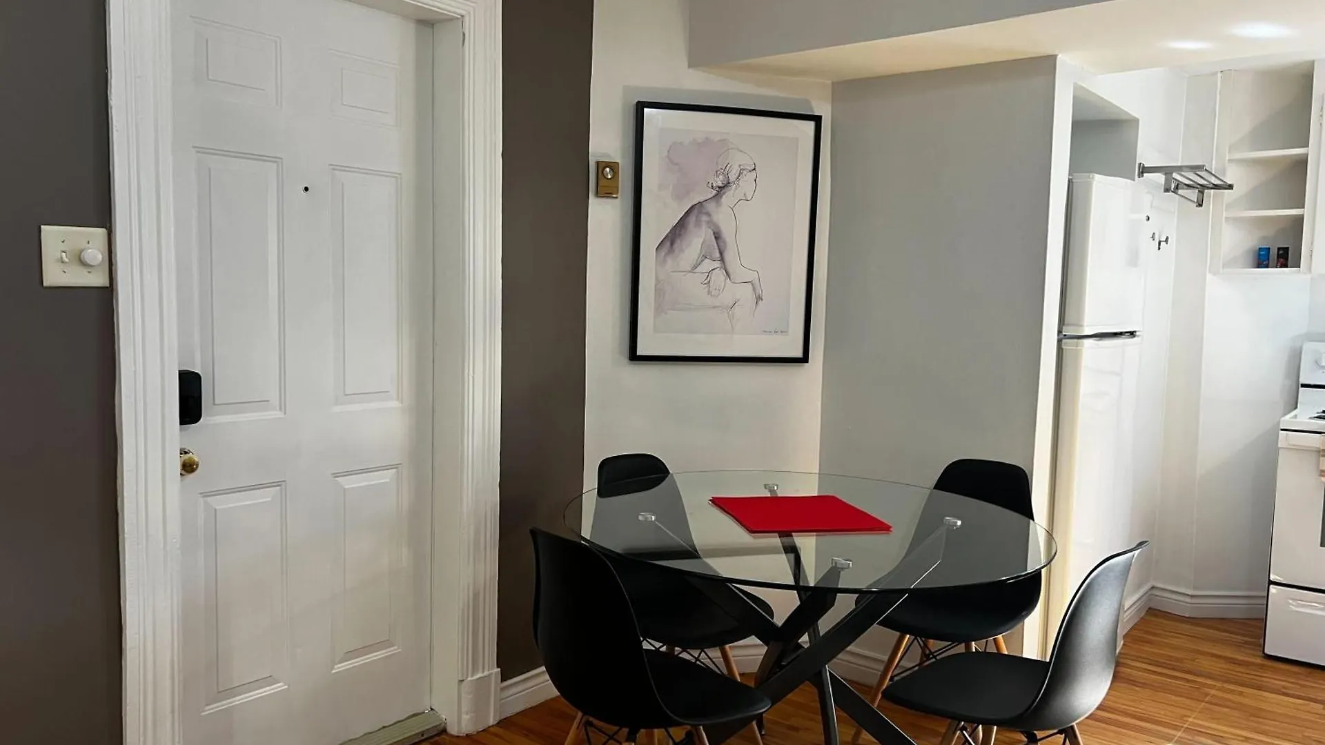 شقة Inglis Heritage Cozy 2-Bedroom Near Waterfront & Dining, Unit D هاليفاكس