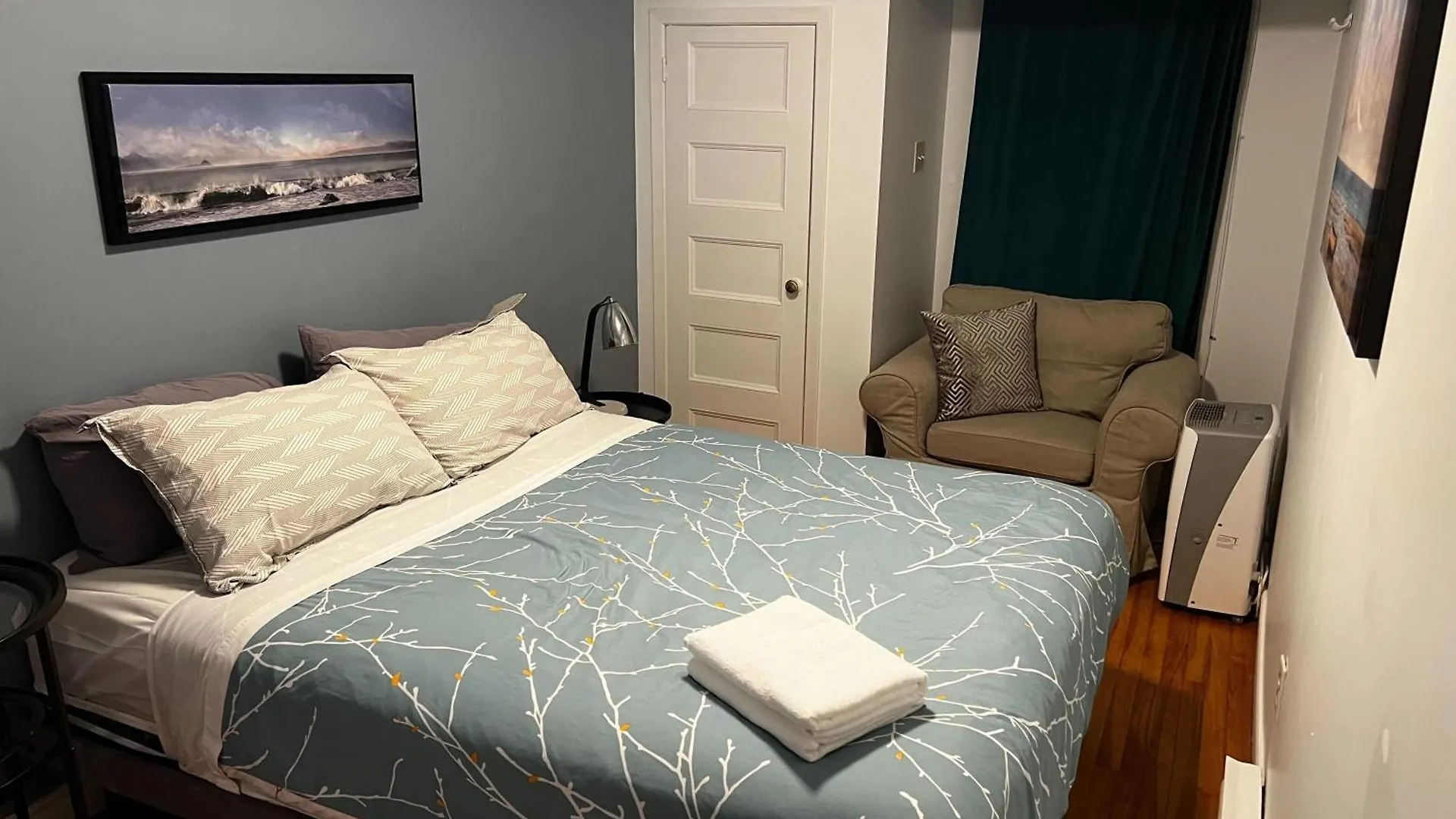 شقة Inglis Heritage Cozy 2-Bedroom Near Waterfront & Dining, Unit D هاليفاكس